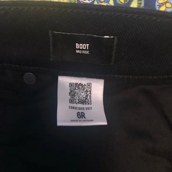 Express boot cut black jeans . Size 6R - Picture 3 of 3